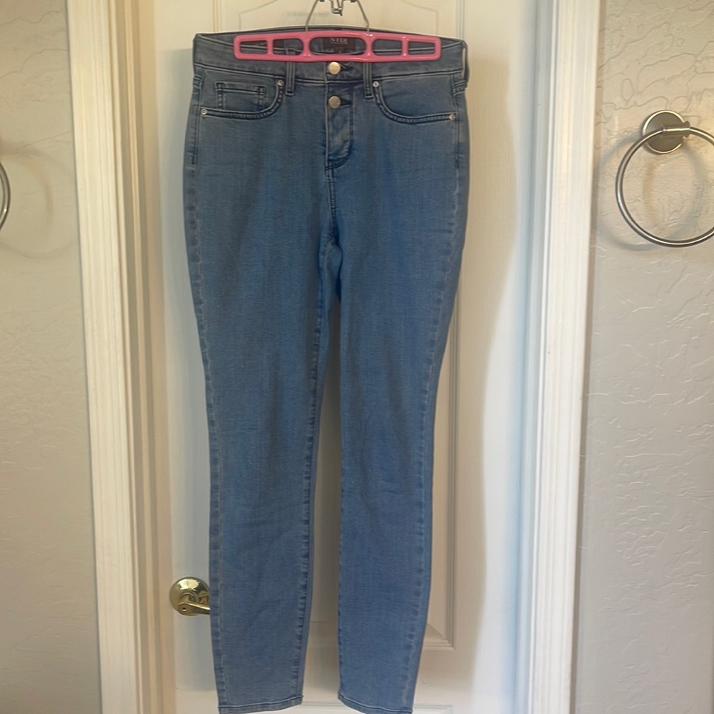 NYDJ size 4 Ami skinny Jean with lift tuck technology and cool embrace